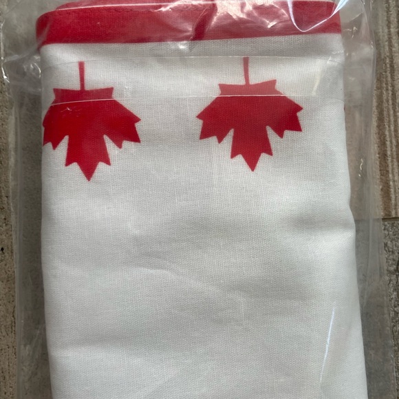 Pottery Barn Canada Day Red Maple Leaf Table Runner - Picture 5 of 7